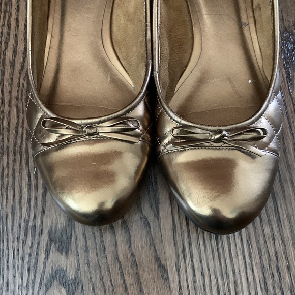 SALE! LOFT Gold Metallic Quilted Ballet Flats - Picture 3 of 10